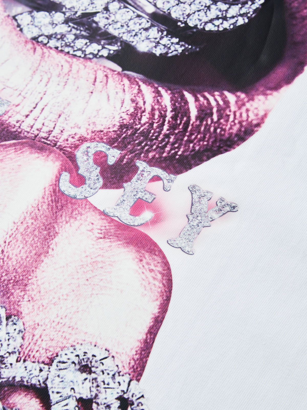 BOUNCE BACK™ | Maglia Crop Streetwear con Stampa Rosa Argento e Dettagli Diamond