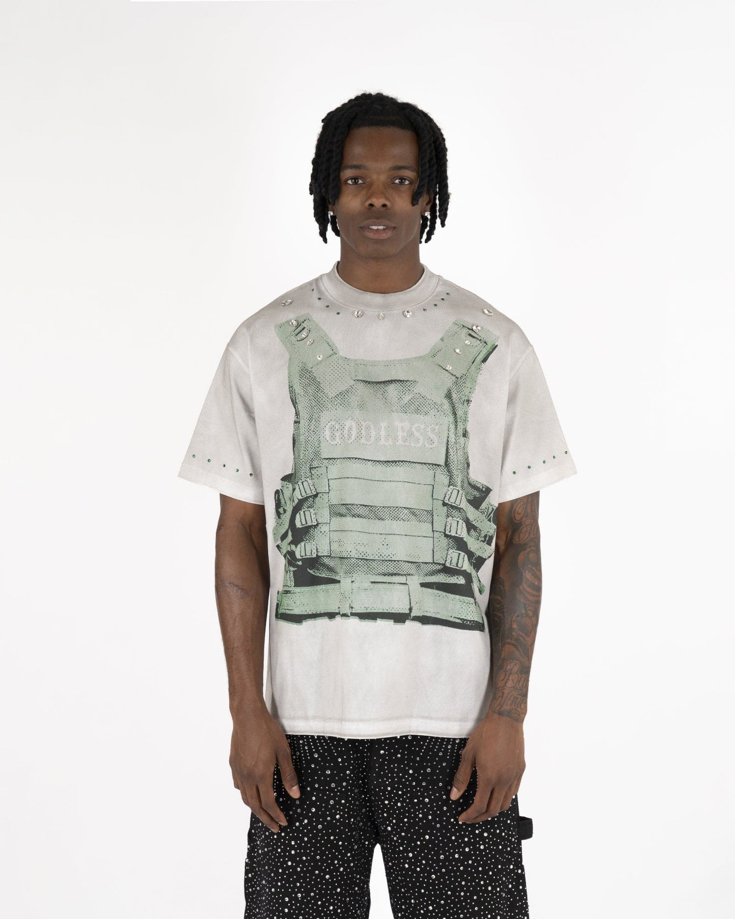 T-Shirt Oversize™ | Stampa Gilet Tattico Verde e Dettagli Borchiati