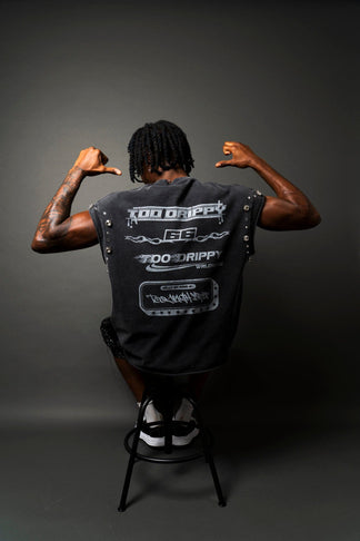 T-Shirt Nera Grafica™ | Stampa Biker con Borchie e Fiamme