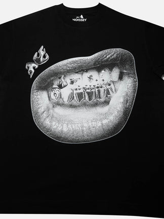 BOUNCE BACK™ | T-Shirt Streetwear con Dettagli Ricamati Labbra e Denti