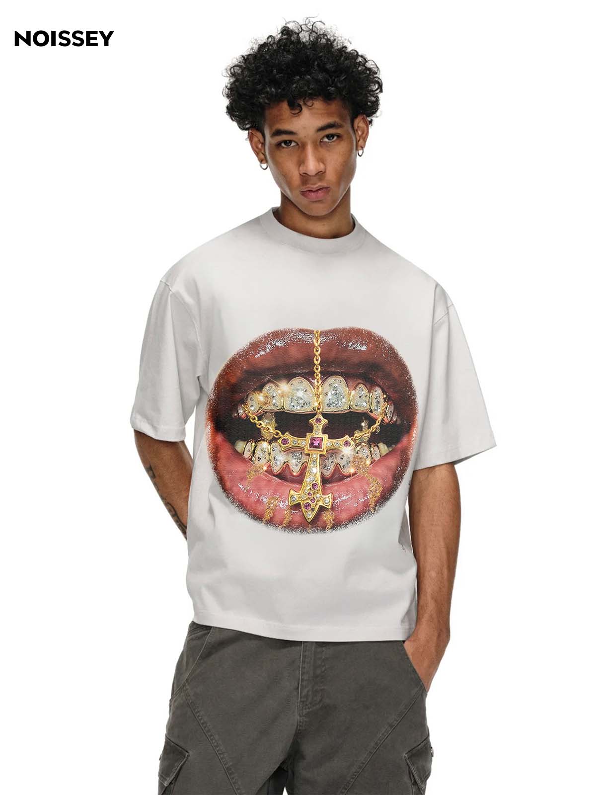 BOUNCE BACK™ | Maglia Streetwear di Alta Qualità con Croce Dorata, Grills e Dettagli Diamante