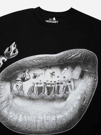 BOUNCE BACK™ | T-Shirt Streetwear con Dettagli Ricamati Labbra e Denti