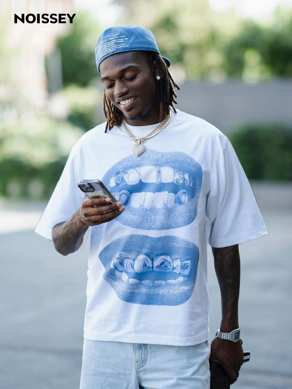 BOUNCE BACK™ | Maglia Oversize Boxy con Stampa Labbra Blu Retrò e Grills