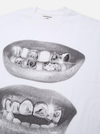 BOUNCE BACK™ | T-Shirt Streetwear con Grafica Labbra Scure e Denti Grillz