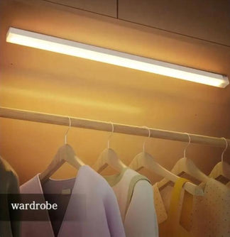 Ultra -thin wireless LED light with movement sensor