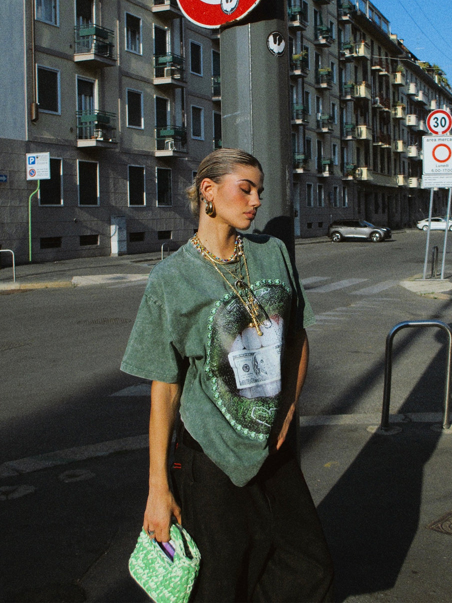 BOUNCE BACK™ | Maglia Verde Streetwear con Stampa Money Bite Iconica
