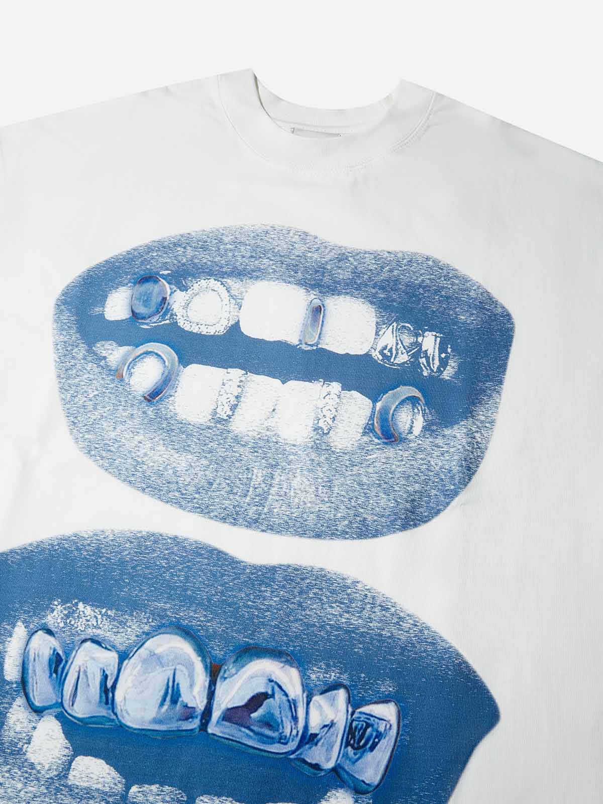 BOUNCE BACK™ | Maglia Oversize Boxy con Stampa Labbra Blu Retrò e Grills