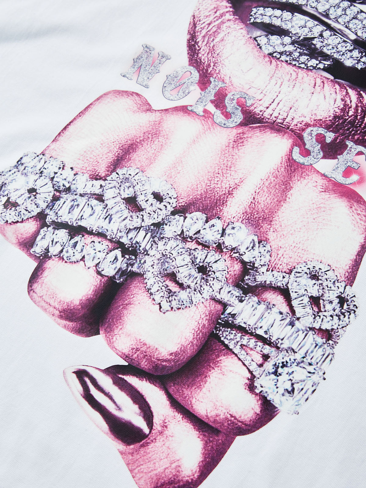 BOUNCE BACK™ | Maglia Crop Streetwear con Stampa Rosa Argento e Dettagli Diamond