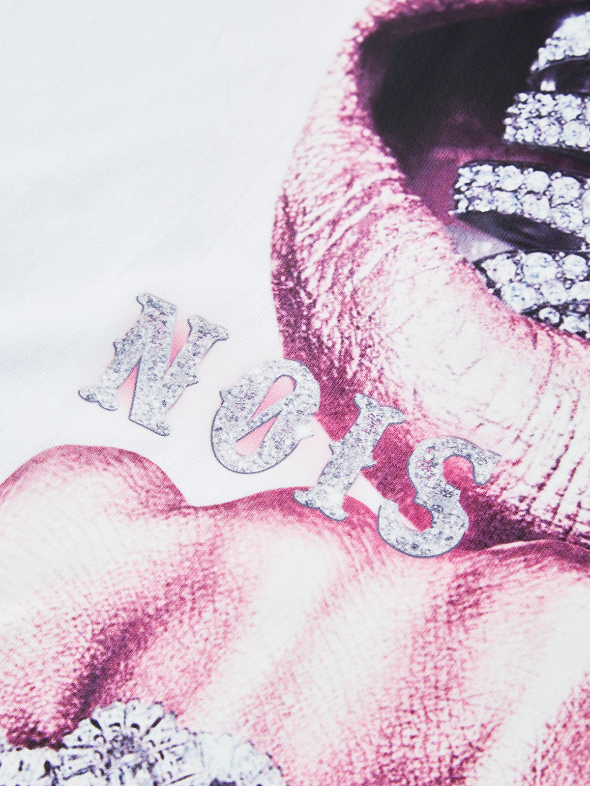BOUNCE BACK™ | Maglia Crop Streetwear con Stampa Rosa Argento e Dettagli Diamond