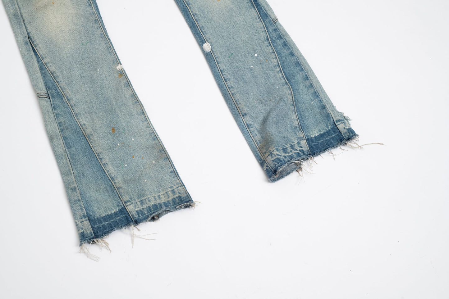 Flared Denim™ | Jeans Azzurro Svasato con Strappo al Ginocchio