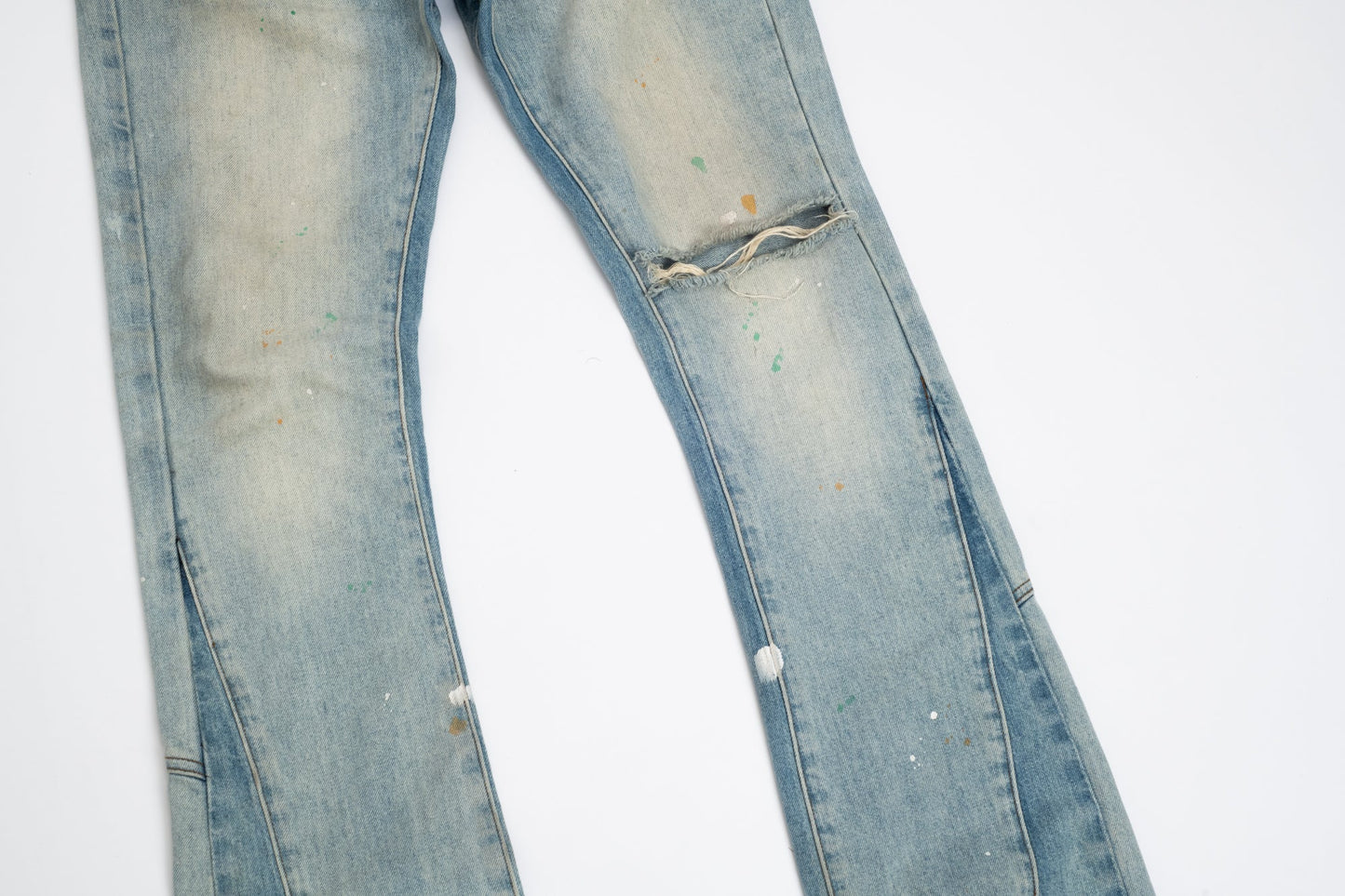 Flared Denim™ | Jeans Azzurro Svasato con Strappo al Ginocchio