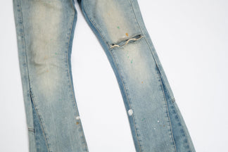 Flared Denim™ | Jeans Azzurro Svasato con Strappo al Ginocchio