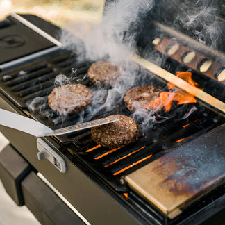 <tc>Portable Barbecue Grill with Wheels and Side Tables – Easy Outdoor Cooking</tc>