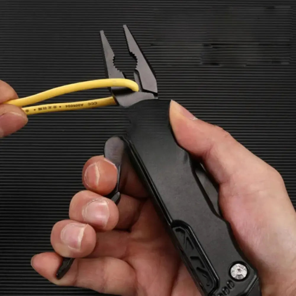 BladeForce™ | Pinza Multifunzione Tattica 14 in 1 per Outdoor e Emergenze™ MigliorPrezzi.com