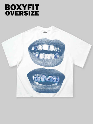 BOUNCE BACK™ | Maglia Oversize Boxy con Stampa Labbra Blu Retrò e Grills